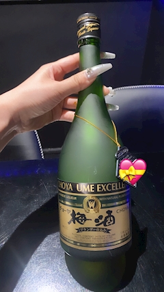 れいな【LUXE】