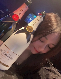 みなみ「結局死ぬほど酔っ払った日🥂🫧」