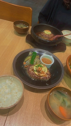 とも