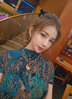 プロフィール写真3・👑ティアラ👑｜真理子・マリコ - 名古屋 栄のインターナショナルパブ