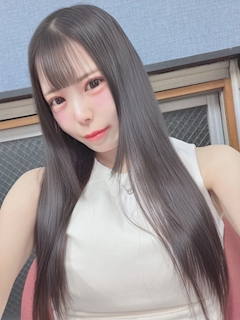 【新人】ニナ「しゅっきんちゅー！😘」