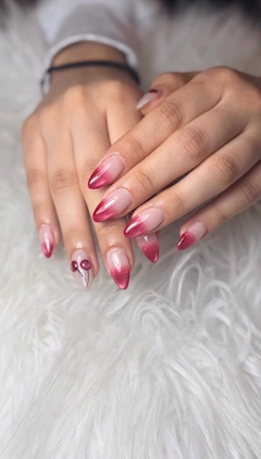 華咲カレン「NEW NAIL🎀💅🏻🪽🫧」