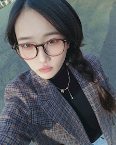 最近ブログを始めた女の子