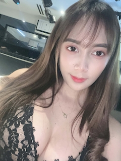 プロフィール写真1・YURI｜club 花水木・ハナミズキ - 名古屋 栄のインターナショナルパブ