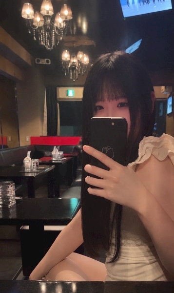 なな LUAR
