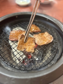 にな シュシュ新橋烏森口店