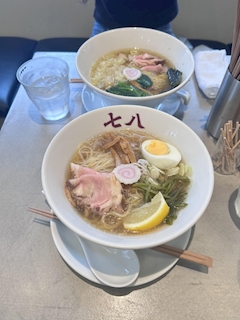 マユ