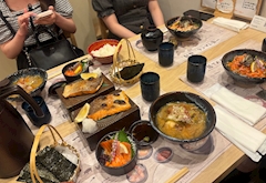 ねる「みんなで退勤ご飯ぶろぐ🍚」