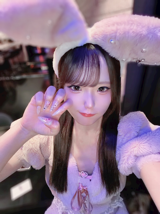 りり GIRLS BAR Queen Bee