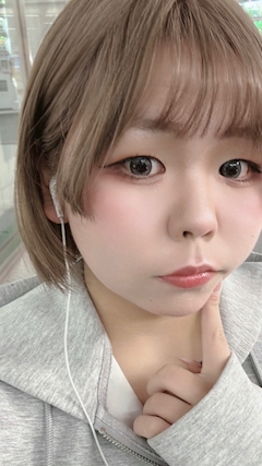 ツキ《歌舞伎町SHINE》「髪染めました❣️」