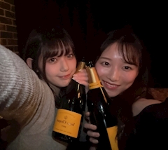 スミレ「出勤2日目でした🍾✨」
