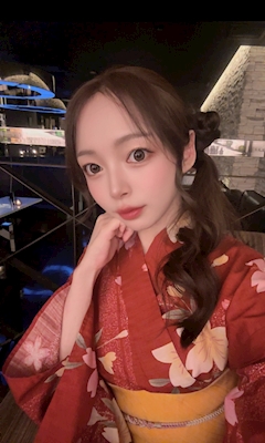 カリナ　VICTORIA「みんなは何してるの？🥺」
