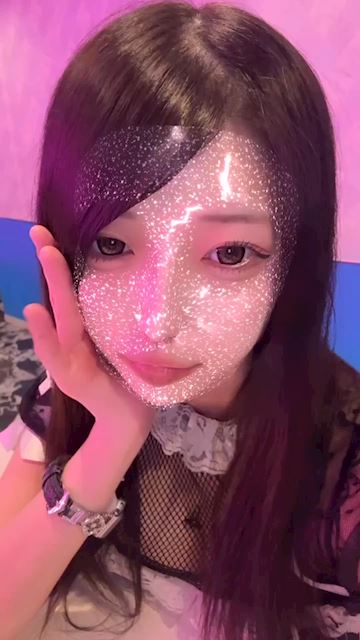 鳴海りぃ