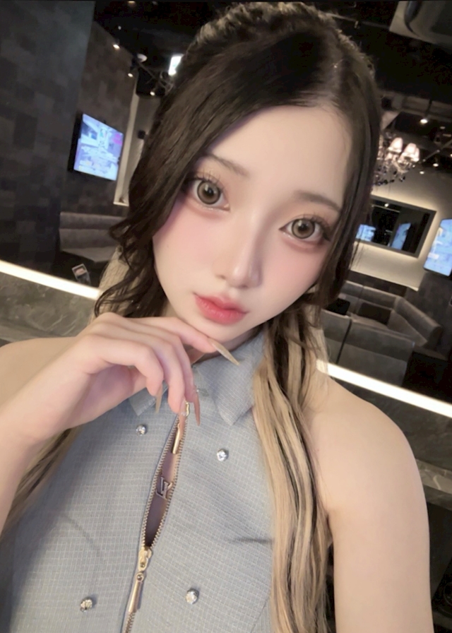 ピックアップニュース 素敵な夜にかわいい女の子たちと乾杯🥂