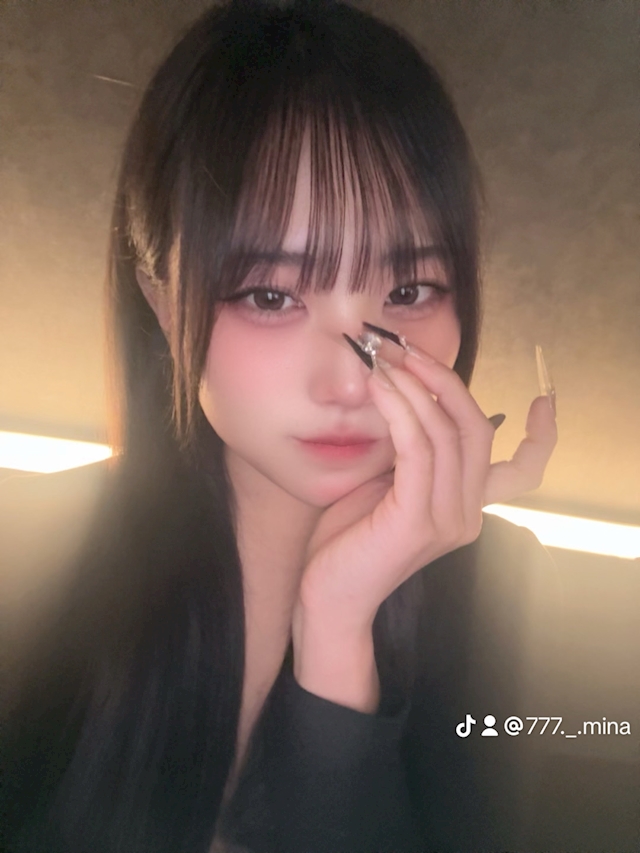 みな Calmira