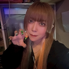 かおり「😩😩この間まで暑かったのに急に雨でむしむしする😩😩」