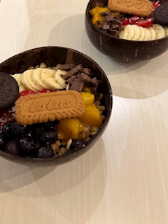 ひな「アサイーブーム🥣」