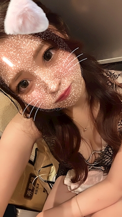 くるみ「飲みべ夏🌞🌴🌺✨」