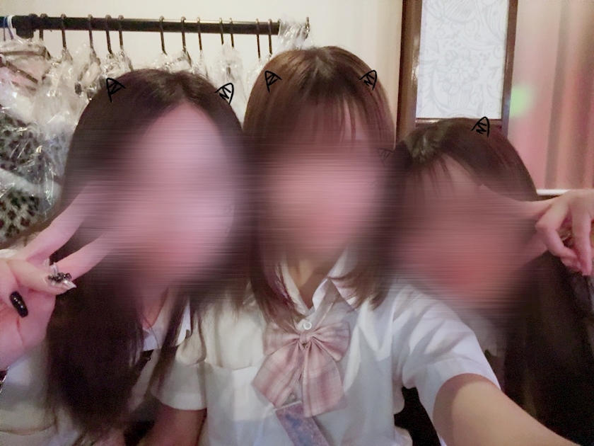 キャスト同士で撮影した仲良し写真