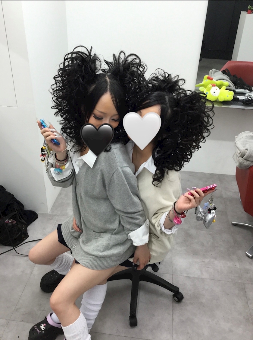 キャスト同士で撮影した仲良し写真
