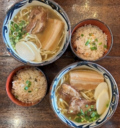 華