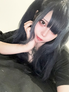 👾kurOka👾「カラコンずれる」