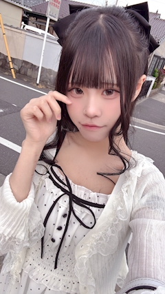 プロフィール写真2・いづな｜cafe & bar はちみつ - 新宿のガールズバー