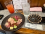 新着ブログ 退勤しましたっ🐓🤍 今日の〆は鶏刺し飯テロです💭ྀི( 🤟 °꒳​°  )🤟yeah, yeah, yeah