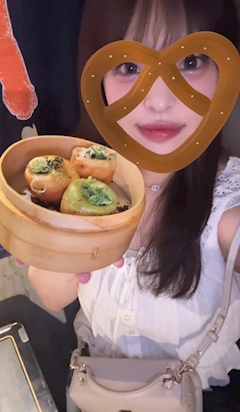 らな【シュガーグループ】「9時～‼️ 焼き小龍包に激ハマリ中👲💕」