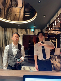 ミュゼルヴァの黒服「仲良し👫」