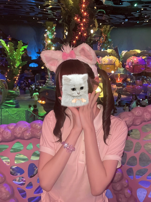 ころもちゃん GIRLS BAR OFFICE CUTE
