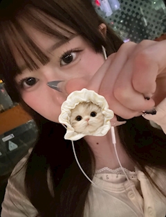 プロフィール写真2・しおん|Bar Color・カラー - 中洲のガールズバー