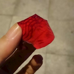 ８１°