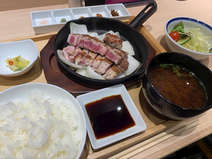 三河豚を使ったステーキ定食 豚ステーキ専門店 B 名古屋則武新町店 名駅 中村区 その他 ポケパラplus