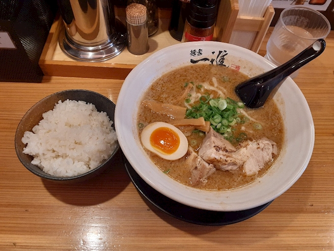 麺家一進の期間限定濃厚魚介味噌ラーメン 味噌ラーメン専門店 麺家一進 名駅 中村区 ラーメン ポケパラplus