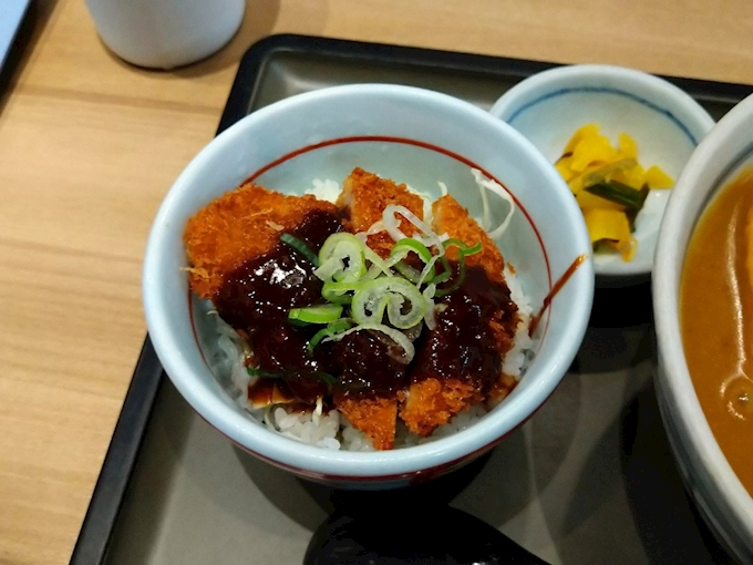 今日の一杯 カレーうどん 若鯱家 イオンタウン千種店 ﾜｶｼｬﾁﾔ 大須 カレー ポケパラplus