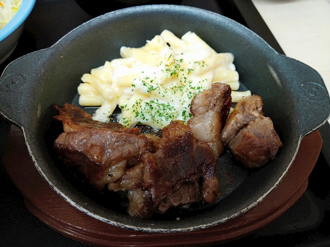 今日の一皿 牛リブロースのカットステーキ定食 松屋 金山店 金山 和食 ポケパラplus