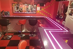SM BAR SAKEBI・サケビ - 池袋西口のパブ/スナック 店舗写真