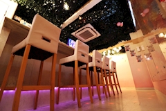 Laugh Tale・ラフテル - 吉祥寺南口のガールズバー 店舗写真