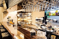 CLUB IRIS・イリス - 川崎駅前のパブ/スナック 店舗写真