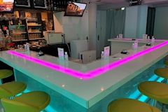 CAFE&BAR HONEYS・ハニーズ - 池袋西口のガールズバー 店舗写真