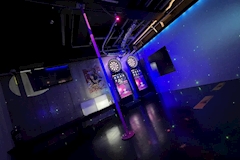 GIRLS BAR Queen Bee・クイーンビー - 向ヶ丘遊園のガールズバー 店舗写真