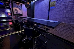 GIRLS BAR Queen Bee・クイーンビー - 向ヶ丘遊園のガールズバー 店舗写真