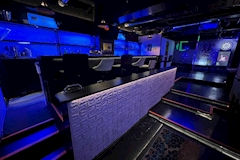 GIRLS BAR Queen Bee・クイーンビー - 向ヶ丘遊園のガールズバー 店舗写真