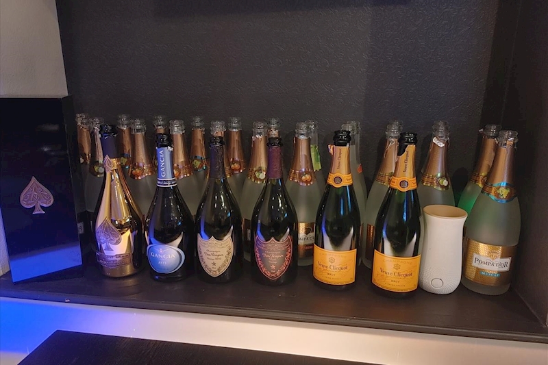 Girl S Bar One Piece ワンピースの求人 広島市 流川 ガールズバー ポケパラ体入