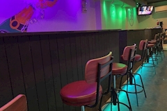 THIRTY THREE・サーティースリー - 新橋のガールズバー 店舗写真