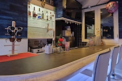 88YUSHIMA・ハチハチ - 湯島のパブ/スナック 店舗写真
