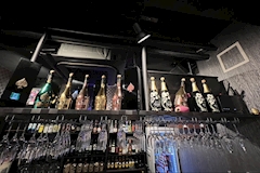 QUEEN・クイーン - 大和のパブ/スナック 店舗写真
