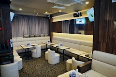 Club Crescent・クレセント - 湯島のパブ/スナック 店舗写真