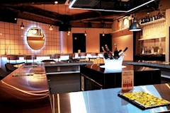 GIRLS BAR LUCKY・ラッキー - 本八幡のガールズバー 店舗写真